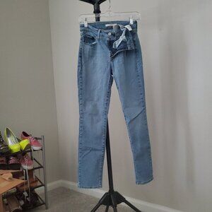 Levi's size 6 short Classic Mid Rise Skinny jeans
